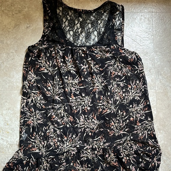 Lilly White Black Flower Blouse. Size L - Picture 7 of 9